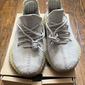 YEEZY 350 Sesame